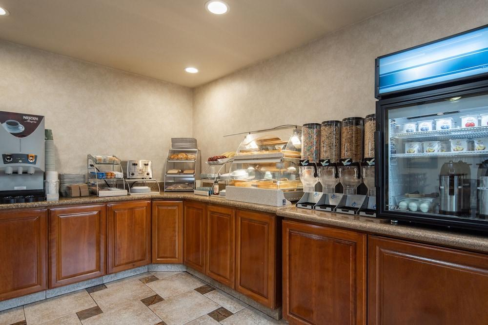 Atherton Park Inn And Suites Редуд Сити Екстериор снимка