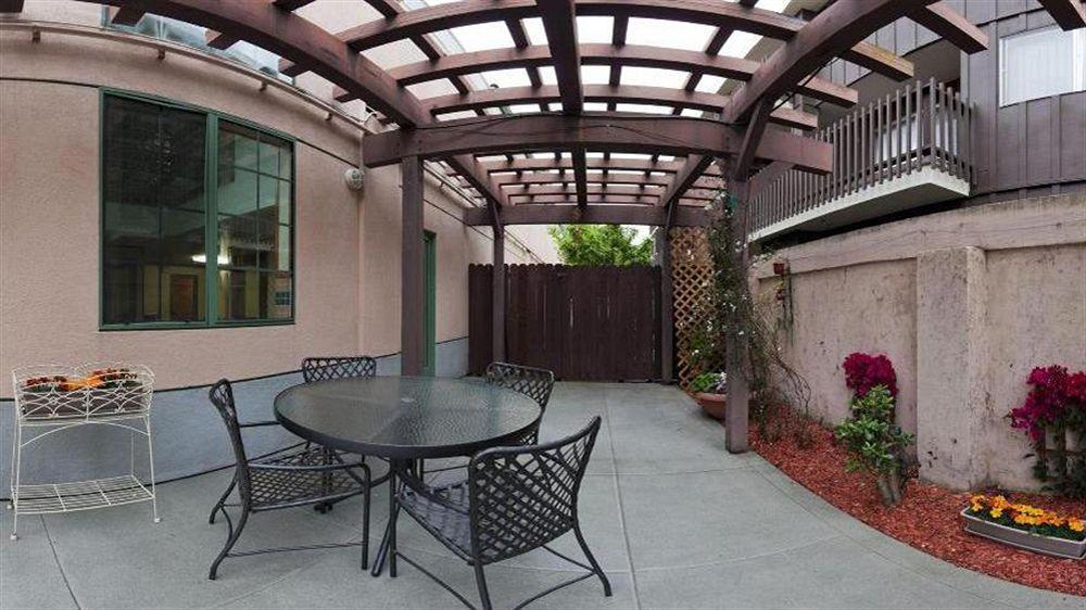 Atherton Park Inn And Suites Редуд Сити Екстериор снимка