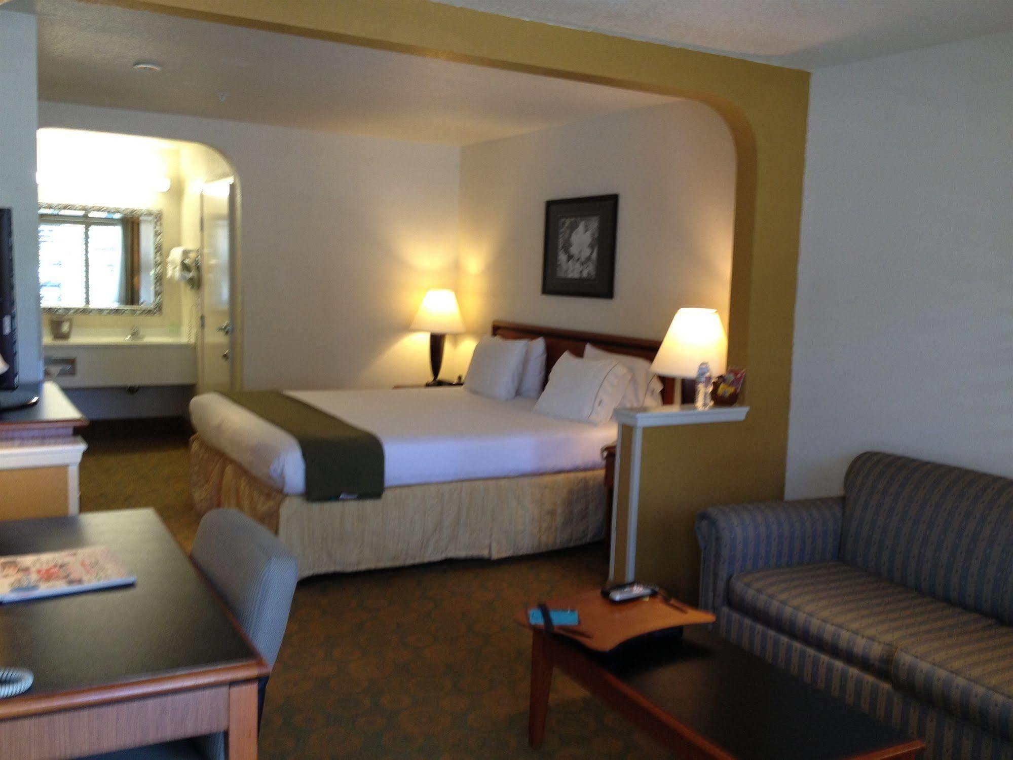 Atherton Park Inn And Suites Редуд Сити Екстериор снимка