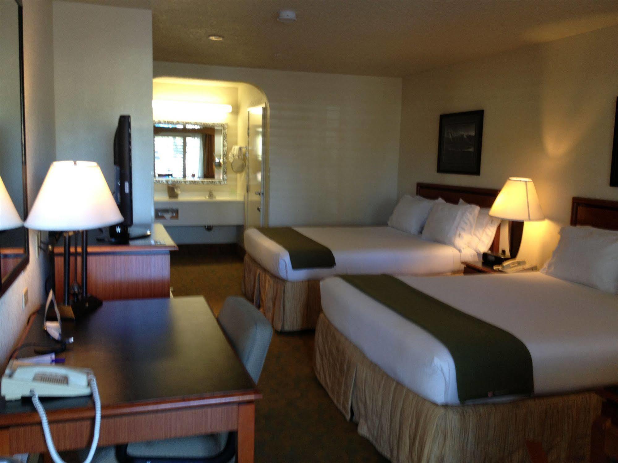 Atherton Park Inn And Suites Редуд Сити Екстериор снимка