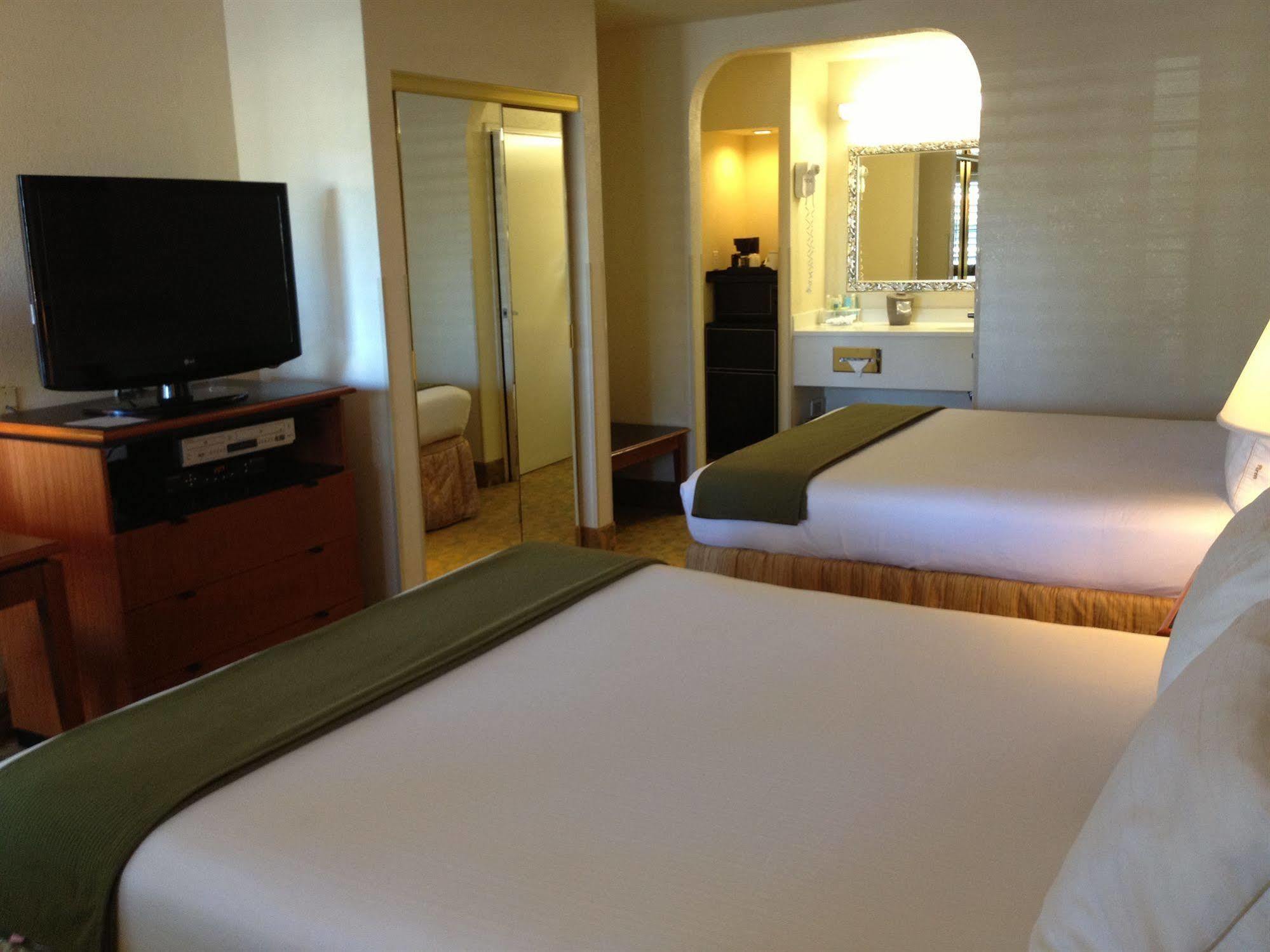 Atherton Park Inn And Suites Редуд Сити Екстериор снимка