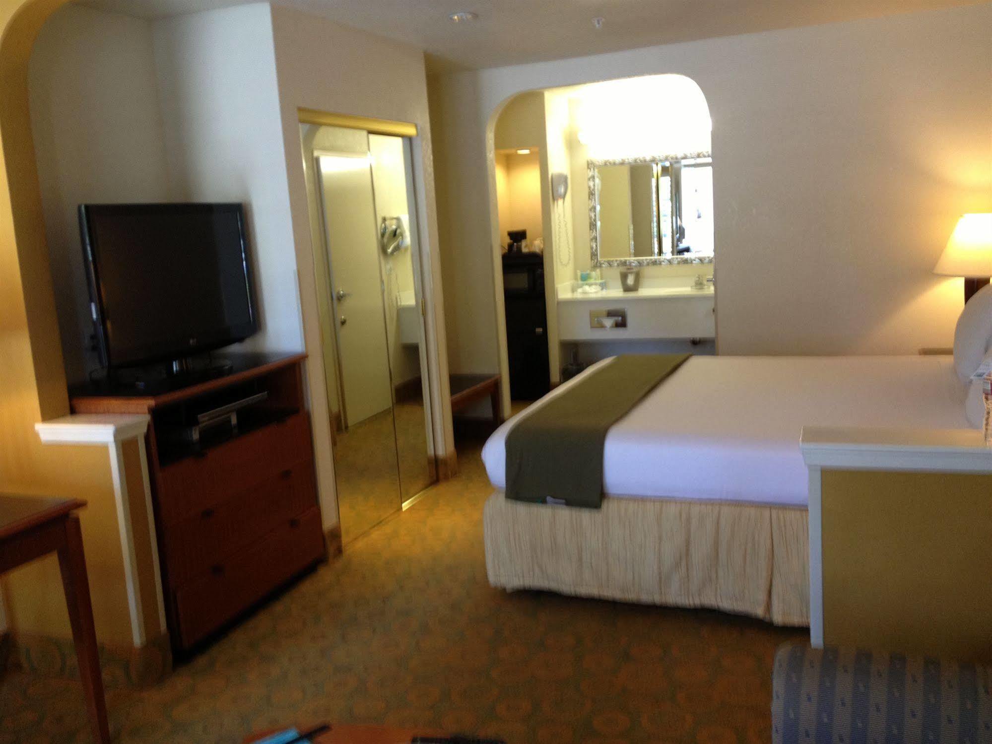 Atherton Park Inn And Suites Редуд Сити Екстериор снимка