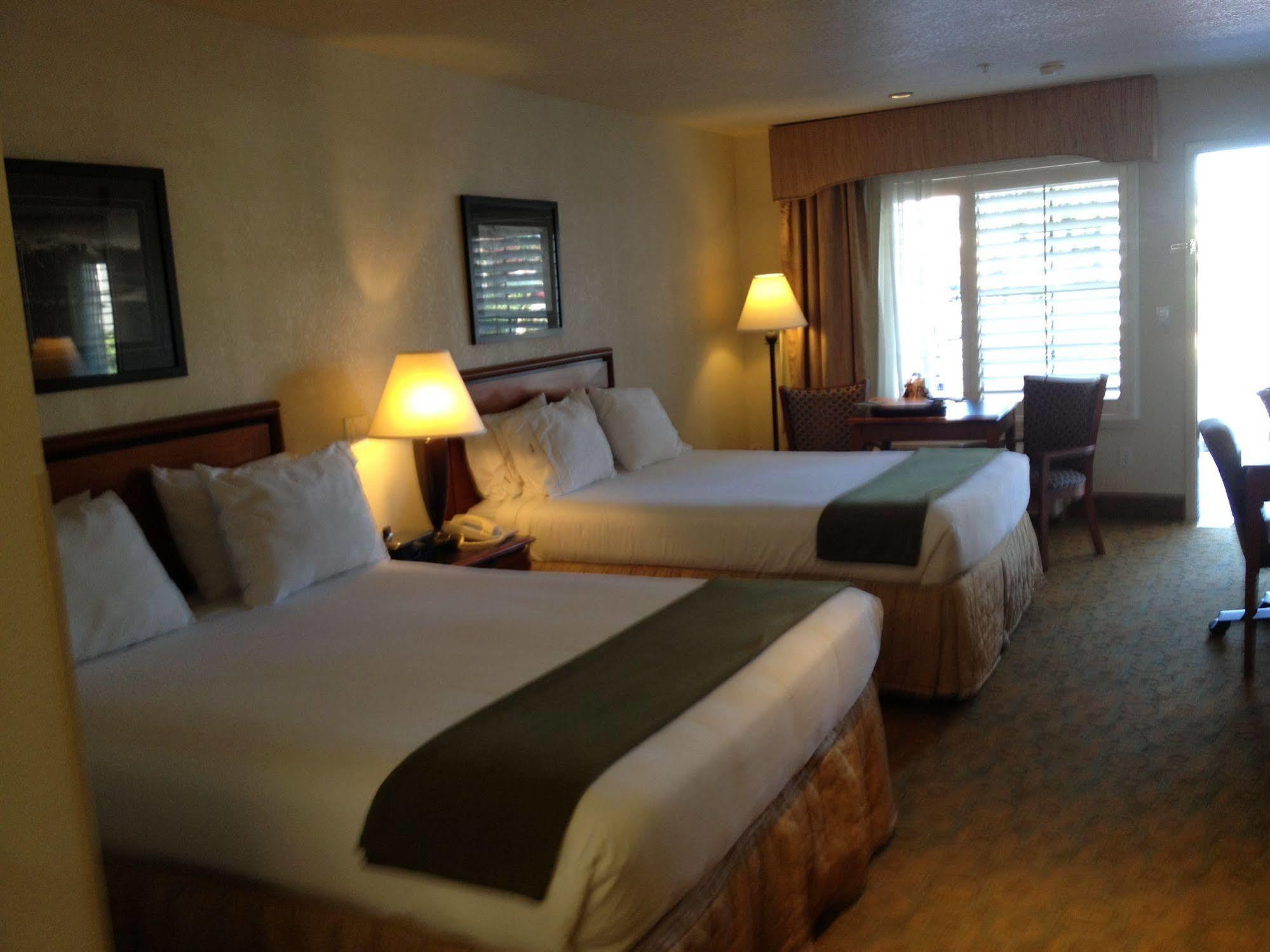 Atherton Park Inn And Suites Редуд Сити Екстериор снимка