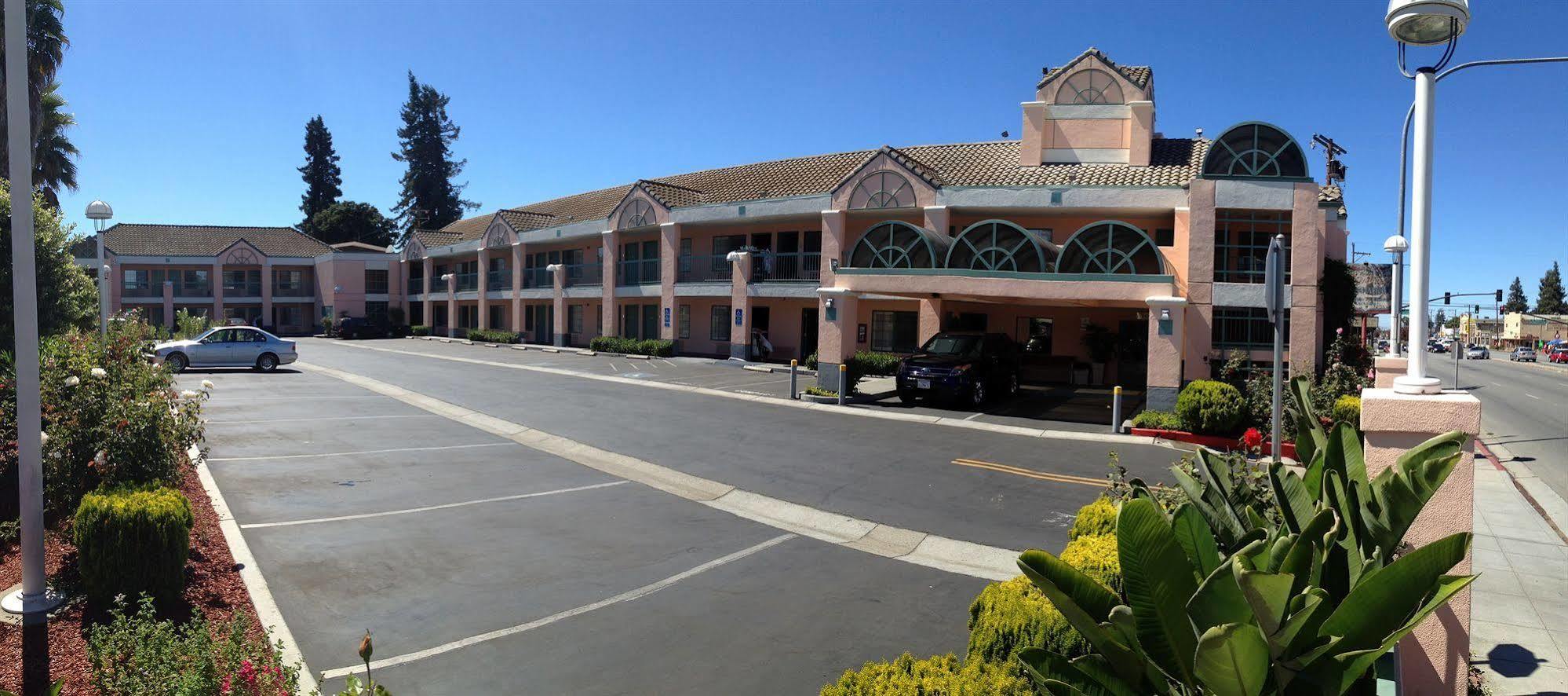 Atherton Park Inn And Suites Редуд Сити Екстериор снимка