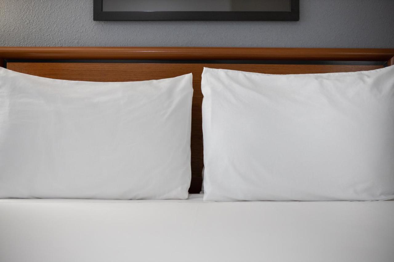 Atherton Park Inn And Suites Редуд Сити Екстериор снимка