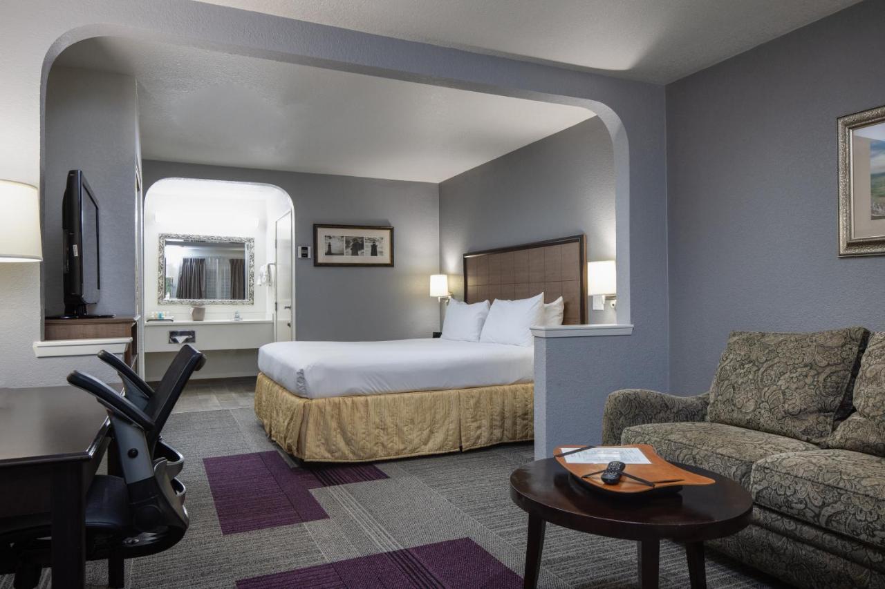 Atherton Park Inn And Suites Редуд Сити Екстериор снимка