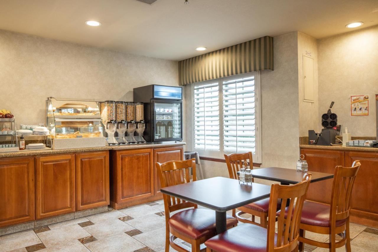Atherton Park Inn And Suites Редуд Сити Екстериор снимка