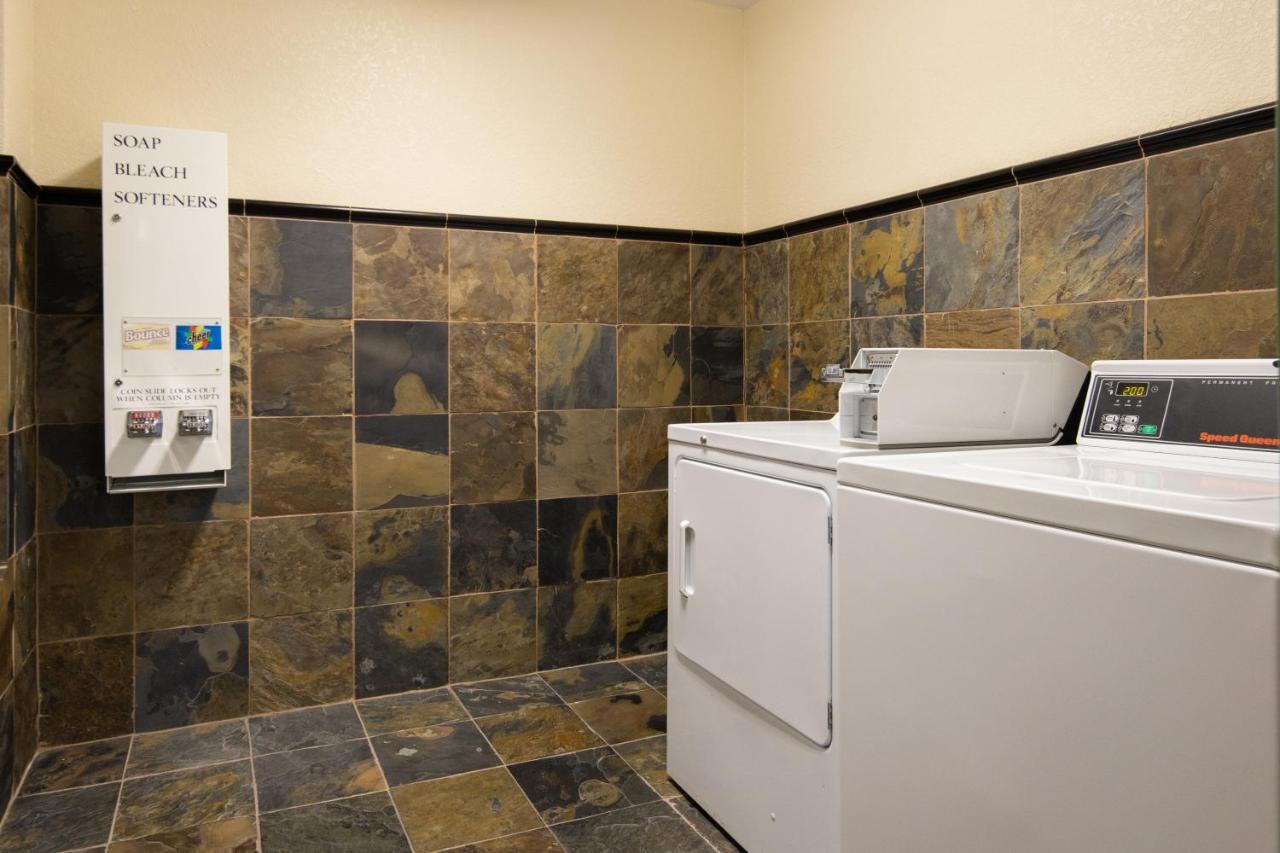 Atherton Park Inn And Suites Редуд Сити Екстериор снимка